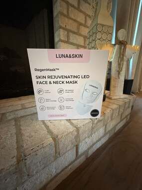 LUNA&SKIN RegenMask LED Skin Rejuvenating Face & Neck Mask